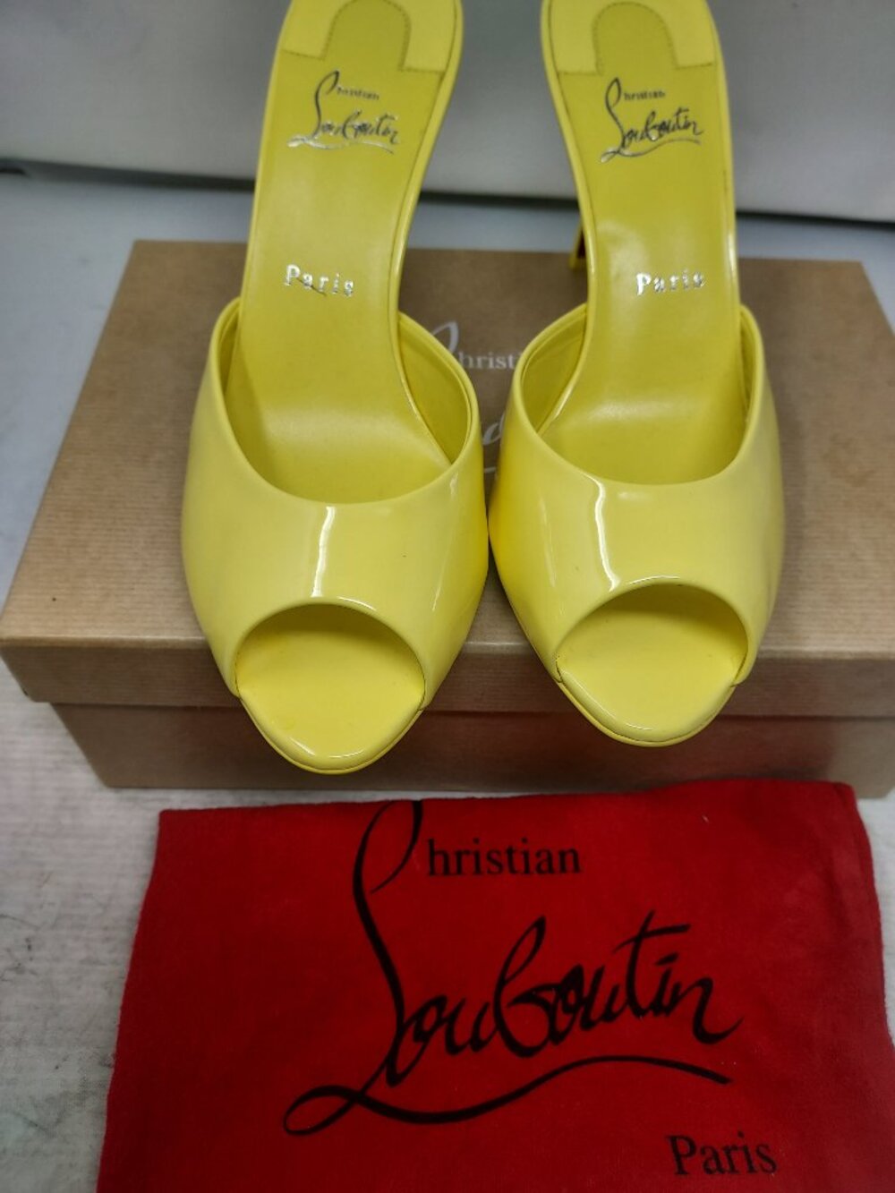 CHRISTIAN LOUBOUTIN Me Dolly Patent Yellow Heel Sandal - Picture 9 of 12